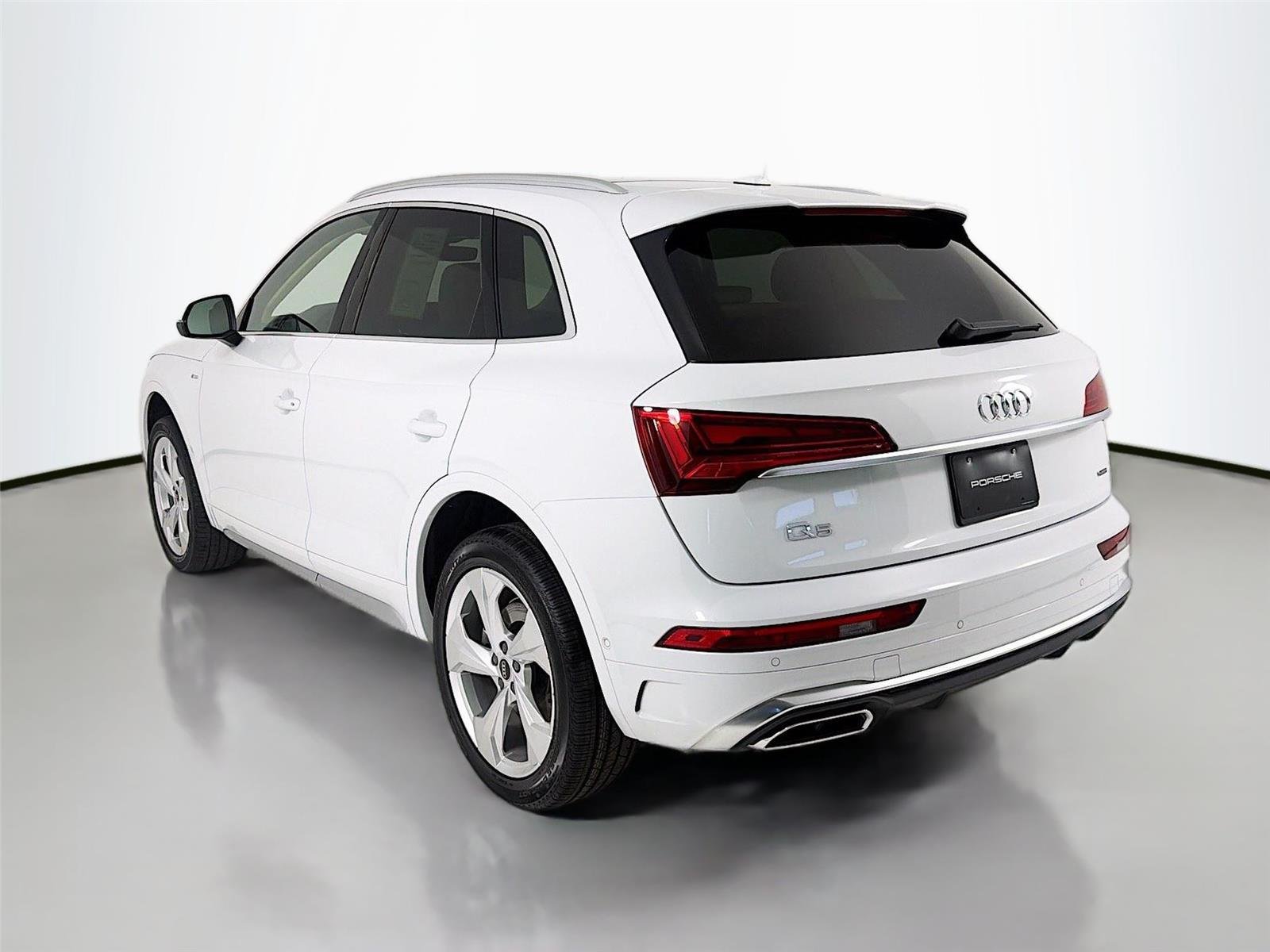 Used 2022  AUDI  image 3