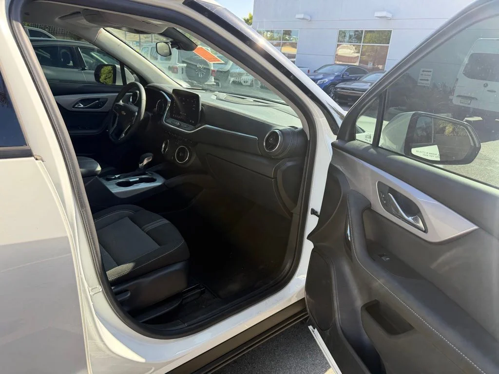 Used 2025 White Chevrolet LT image 16