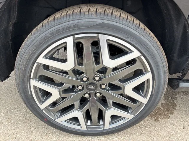 New 2026 Black Ford Platinum image 15
