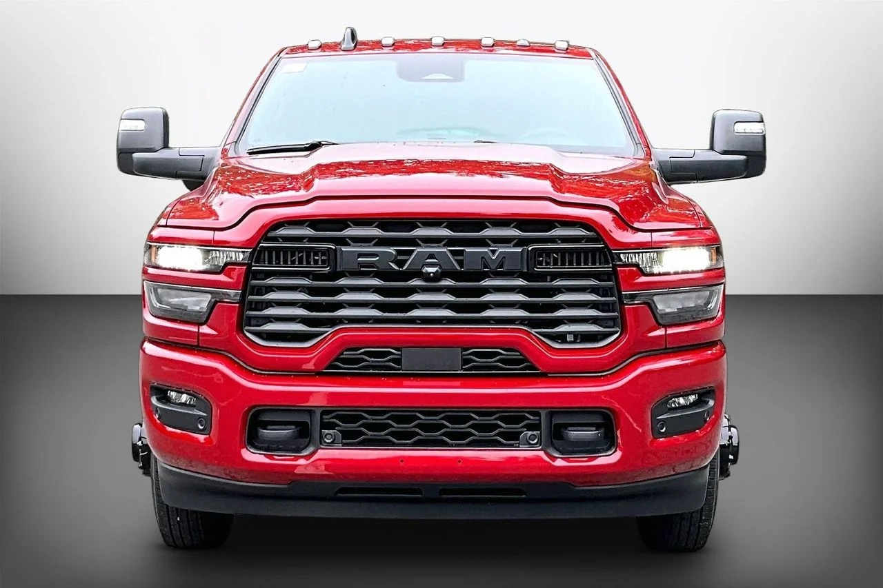 New 2026 Molten Red Pearl-Coat Exterior Paint RAM Big Horn image 3