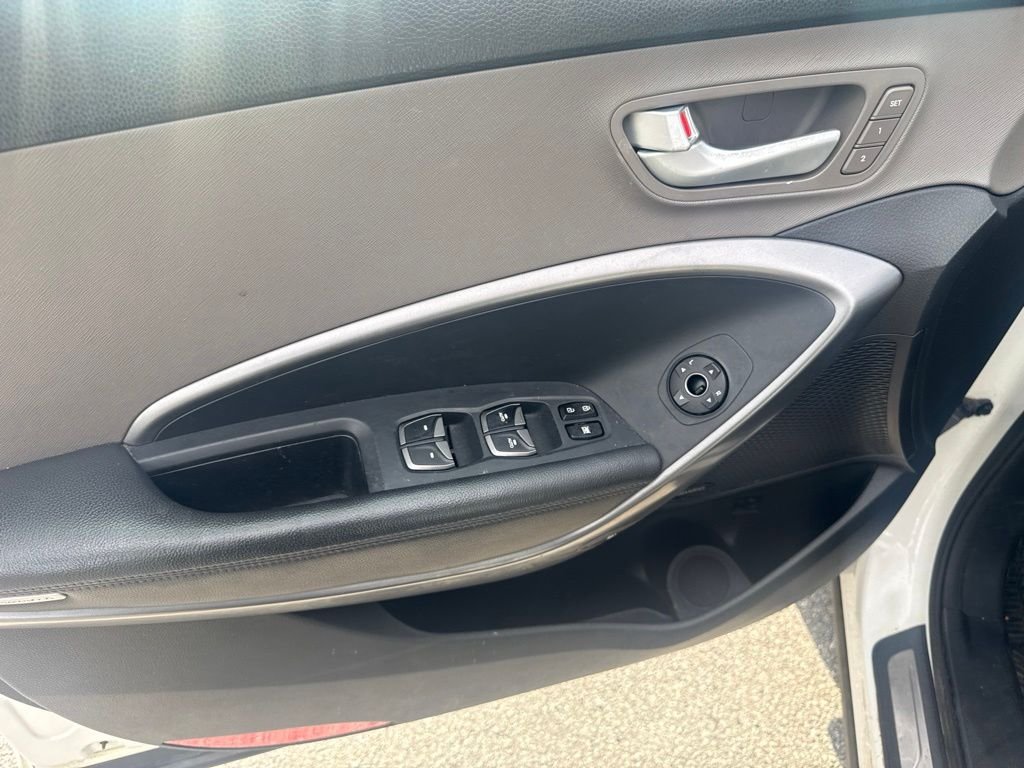 2016 Hyundai Santa Fe SE - Photo 17
