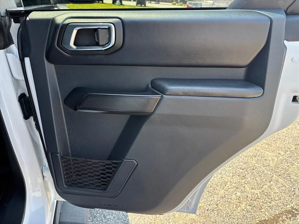 Used 2025 White Ford Badlands image 16