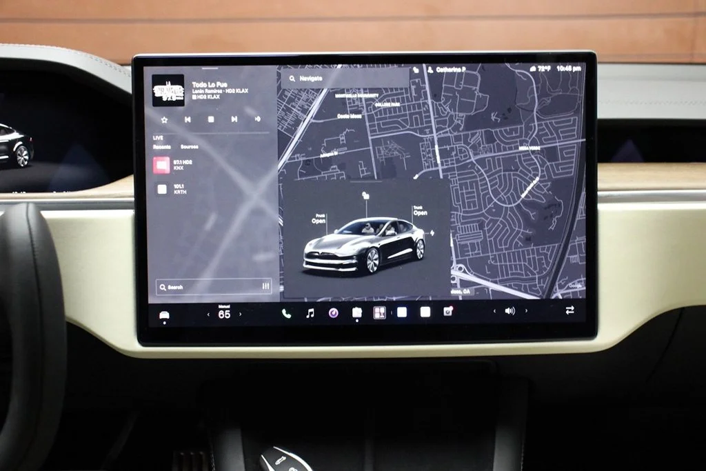 Used 2022 Solid Black Tesla Base image 33