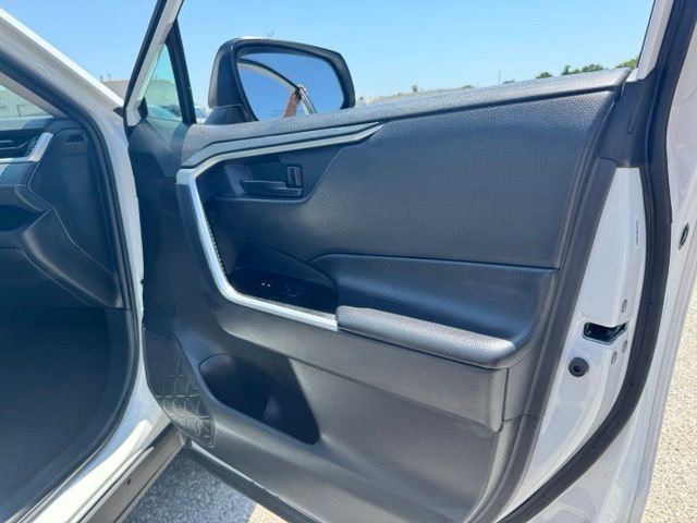 2025 Toyota RAV4 LE - Photo 23