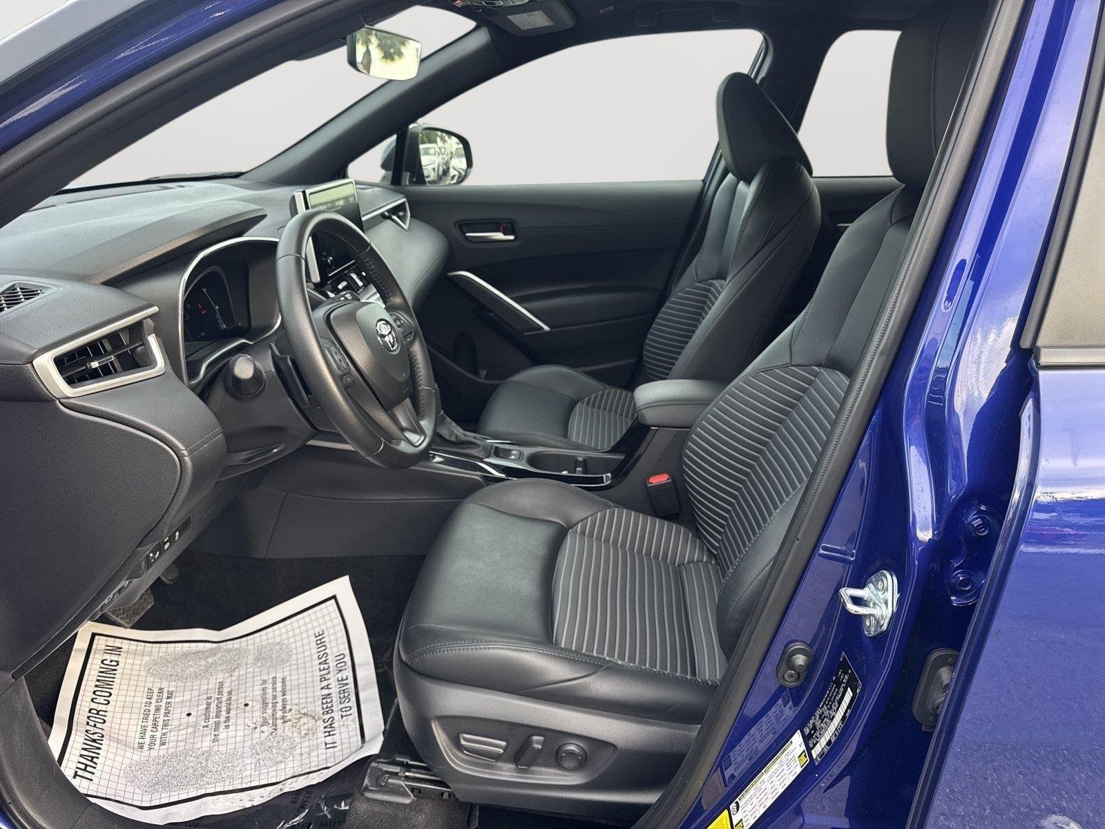 Used 2025 Blue Crush Metallic w/Jet Black Roof TOYOTA XSE image 7