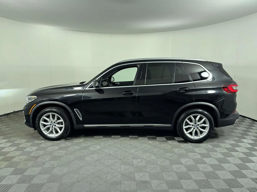 Used 2022 Black BMW xDrive40i image 11