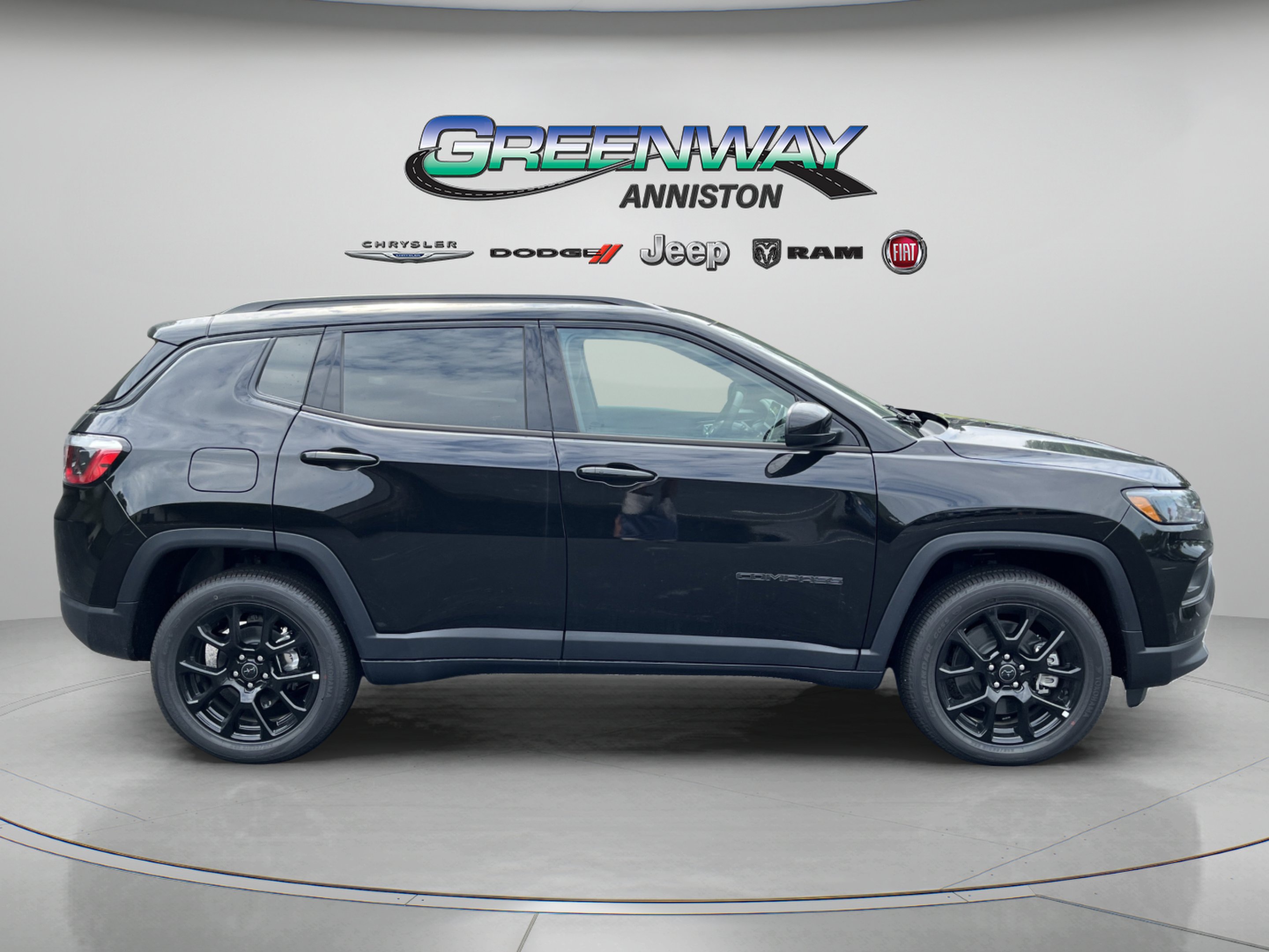New 2026 Diamond Black Crystal Pearlcoat Jeep Latitude Altitude image 8