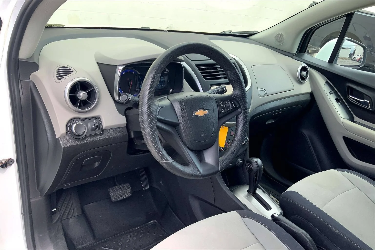 Used 2015 SUMMIT WHITE Chevrolet LS image 2
