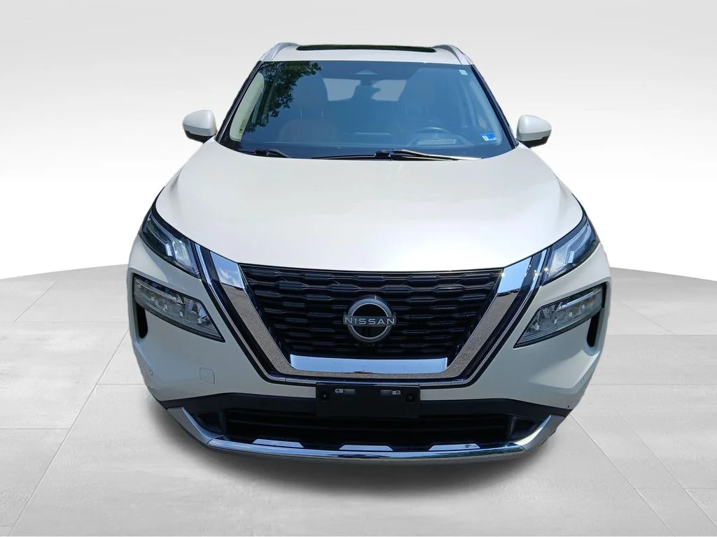 Used 2023 White Nissan Platinum image 18