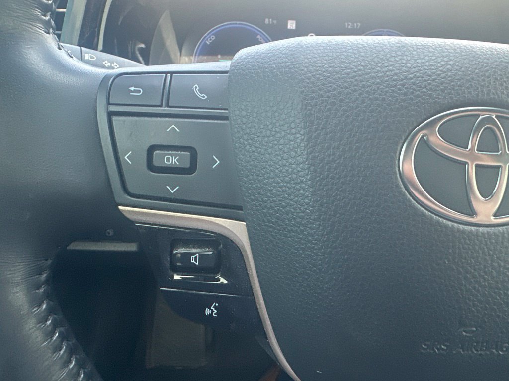 Used 2023  Toyota XLE image 12