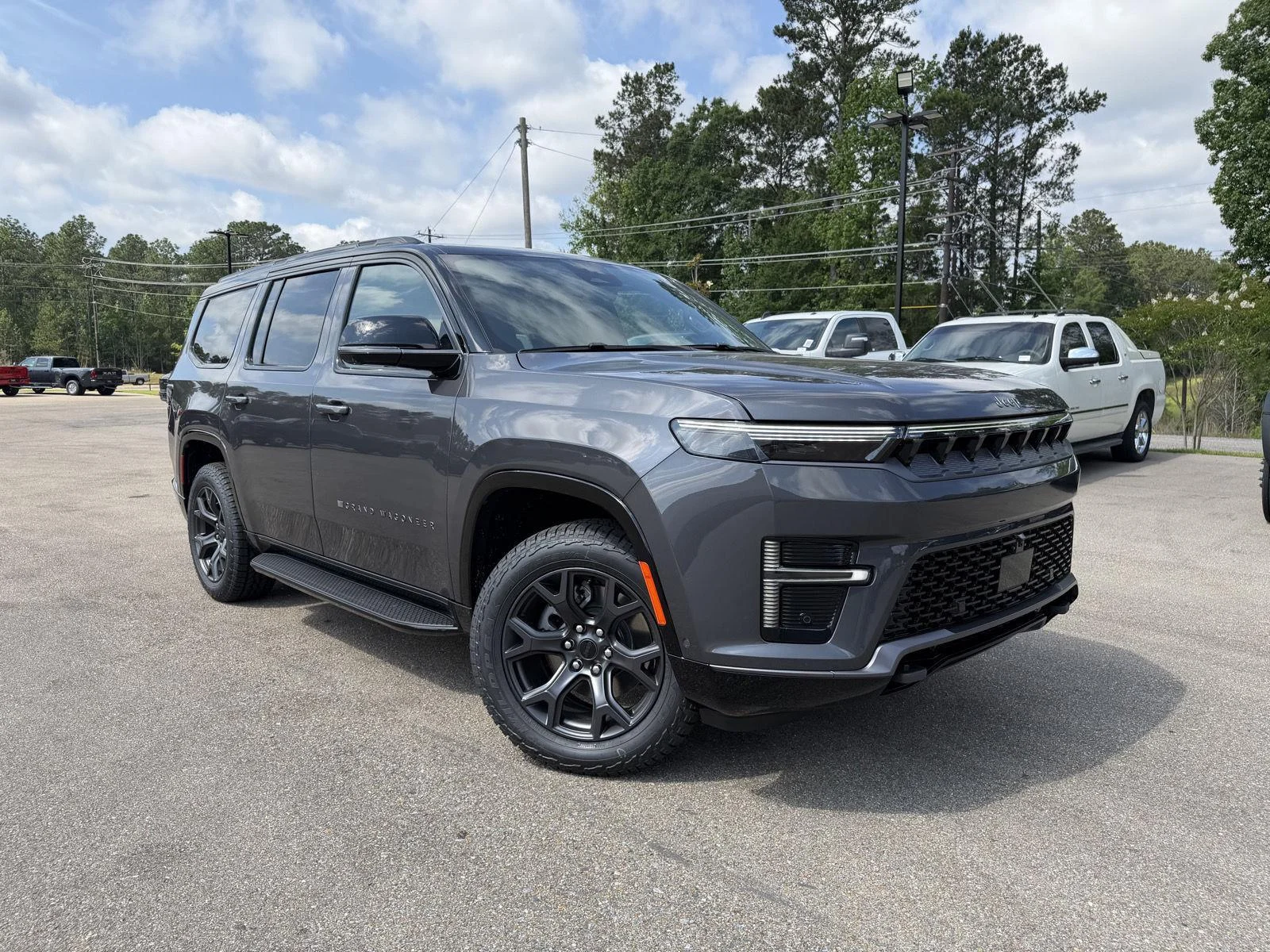 New 2026 Baltic-Gray Metallic Clear-Coat Exterior Paint Jeep Upland image 3