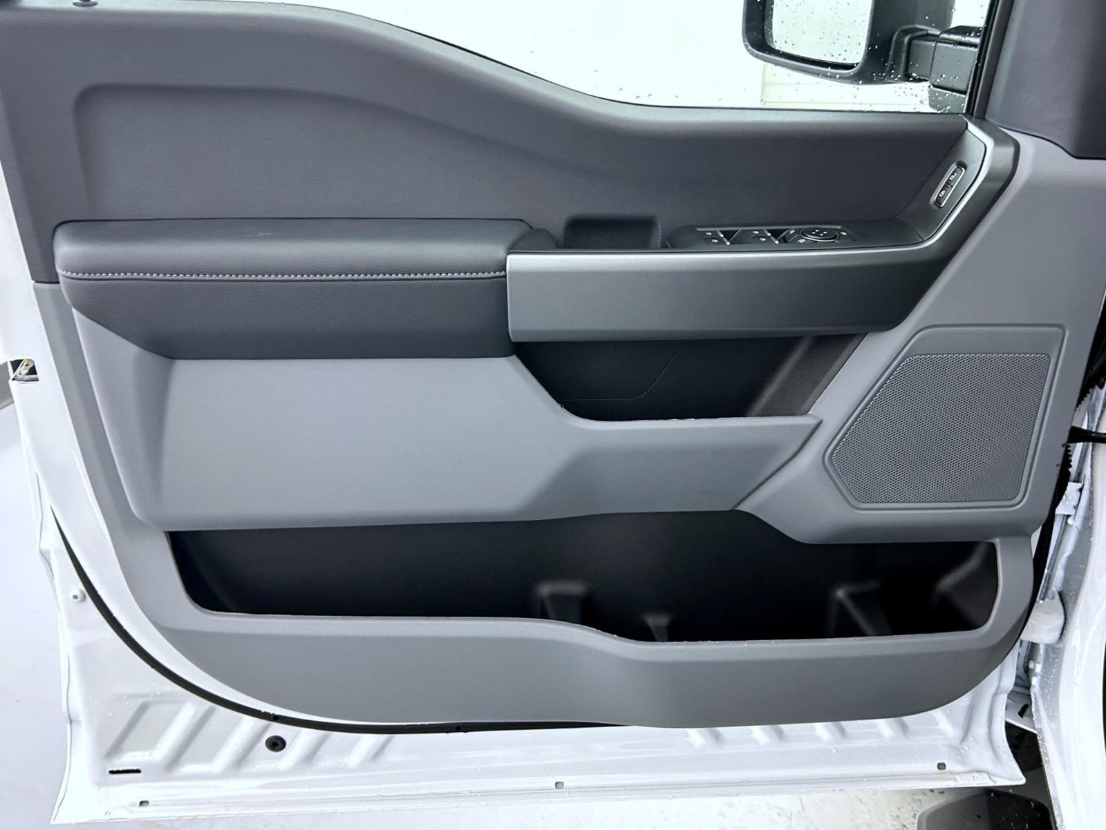 New 2026 Oxford White Ford XL image 9