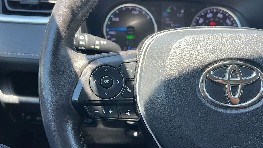 Used 2021 Super White Toyota XLE image 19