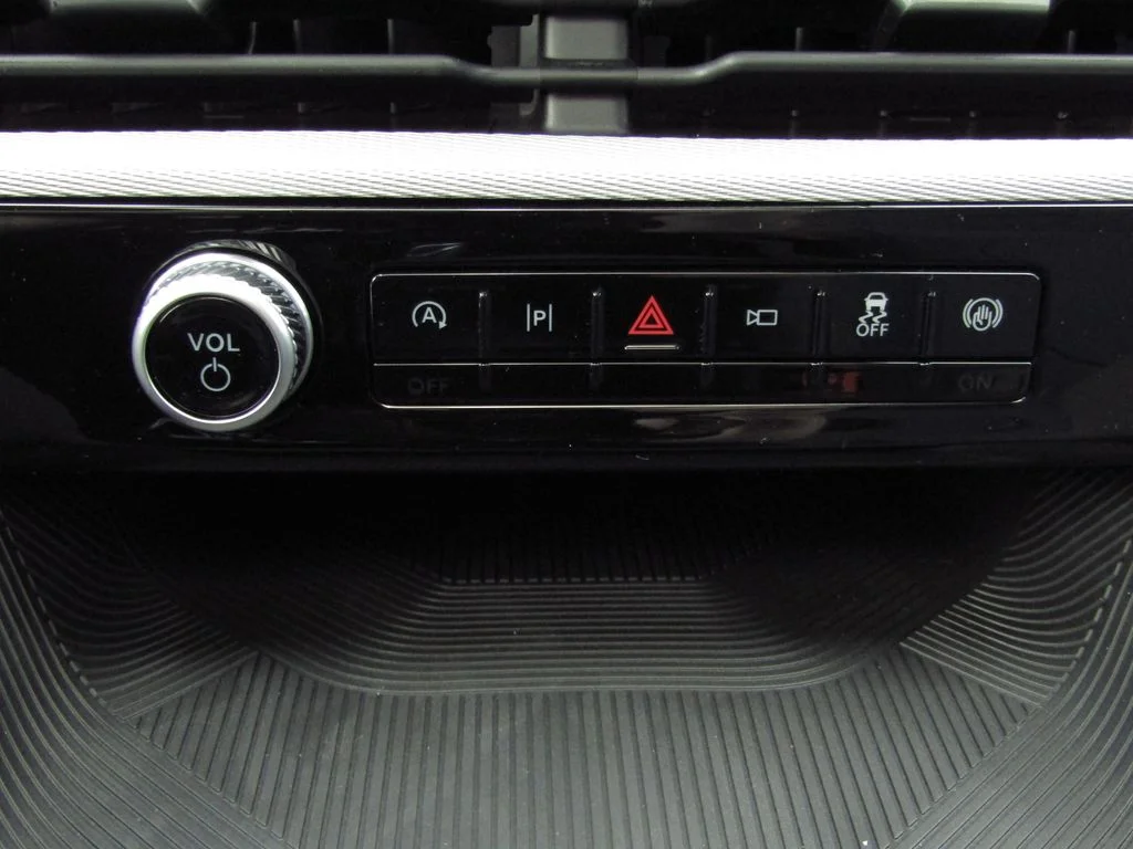 New 2026 Agate Black Metallic Ford Active image 31