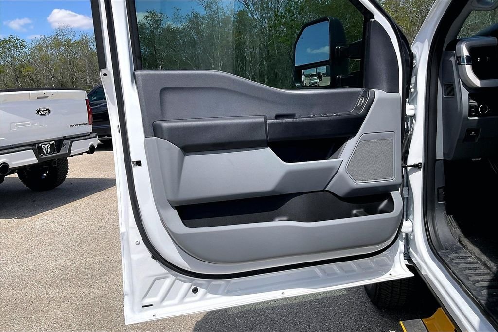 New 2026 Ford Super Duty F-350 XL 4D Crew Cab