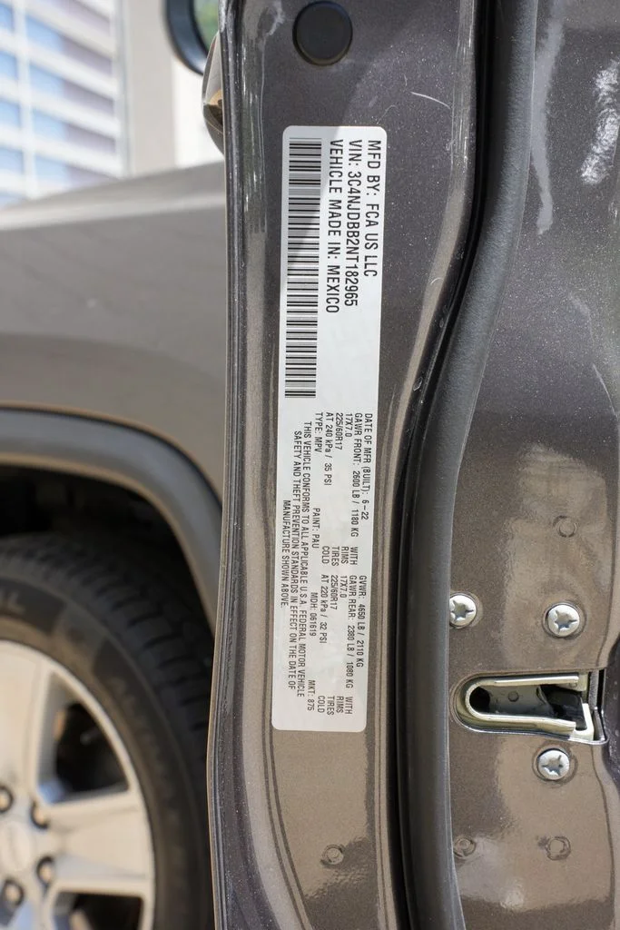 Used 2022 Gray Jeep Latitude image 50
