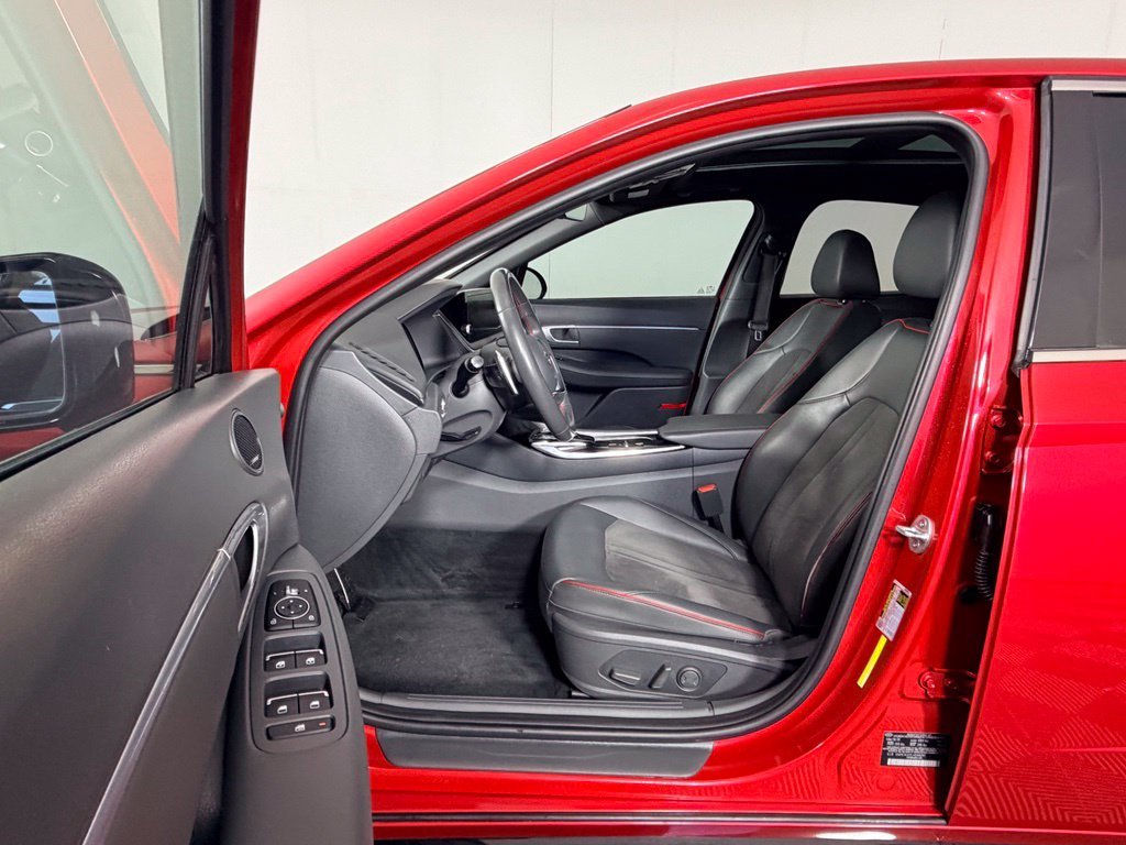 Used 2020 Red Hyundai SEL Plus image 25