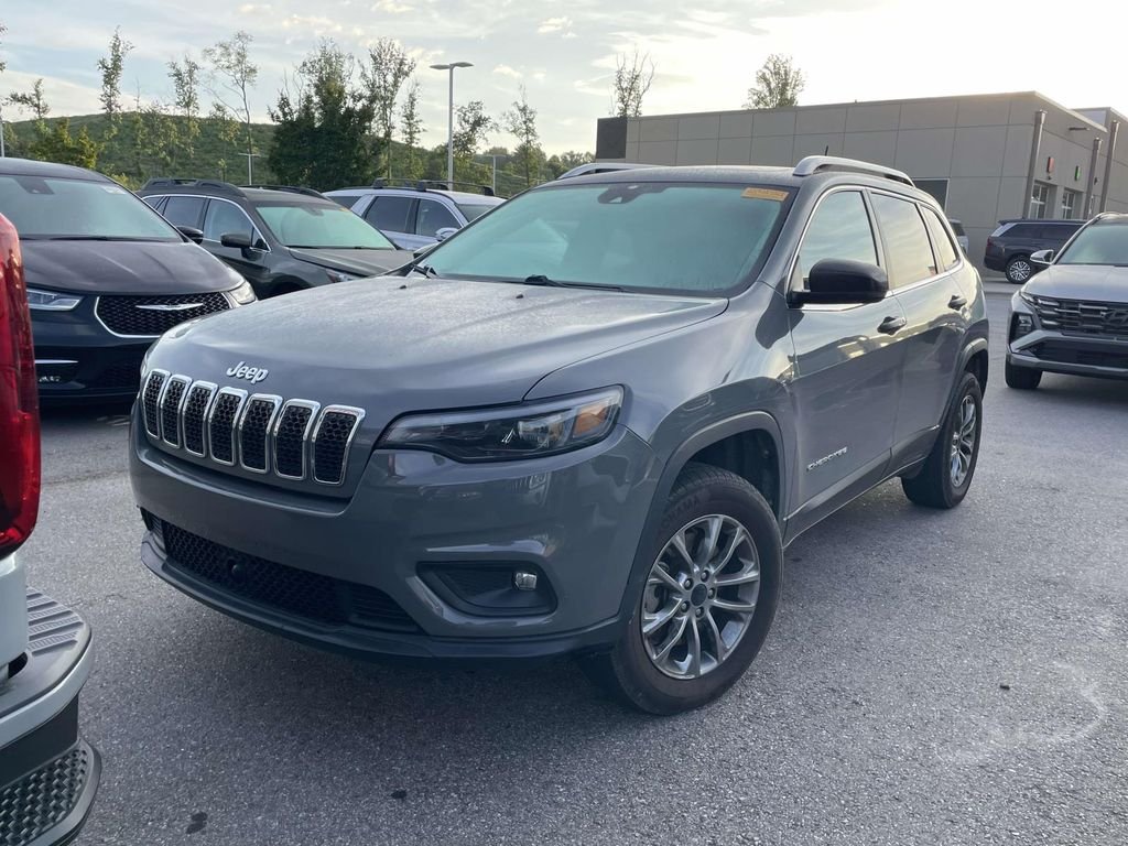 Used 2021 Sting-Gray Clearcoat Jeep Latitude Lux image 2