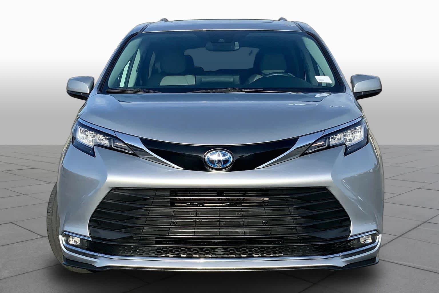Used 2022 Celestial Silver Metallic Toyota XLE image 4