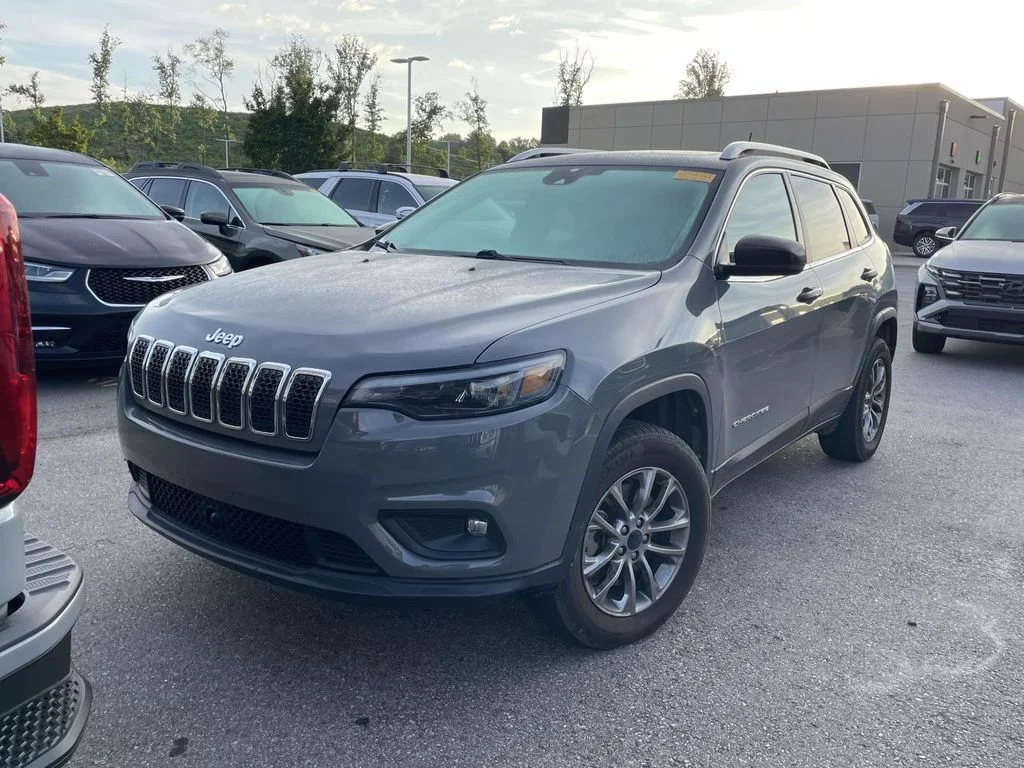 Used 2021 Sting-Gray Clearcoat Jeep Latitude Lux image 2