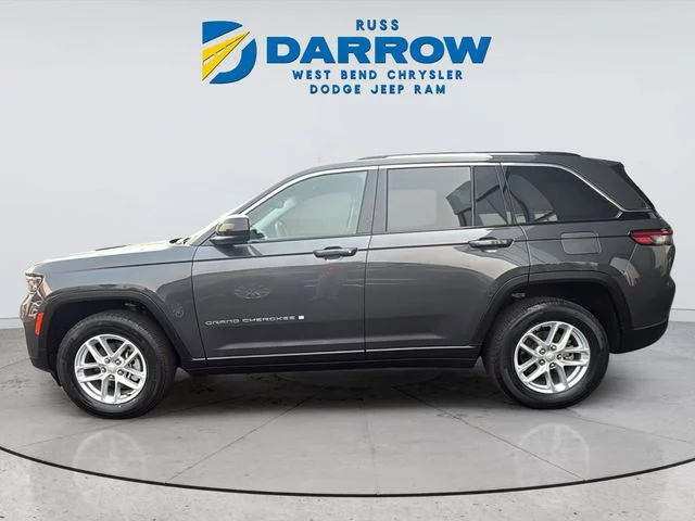 Used 2023 Gray Jeep Laredo image 2