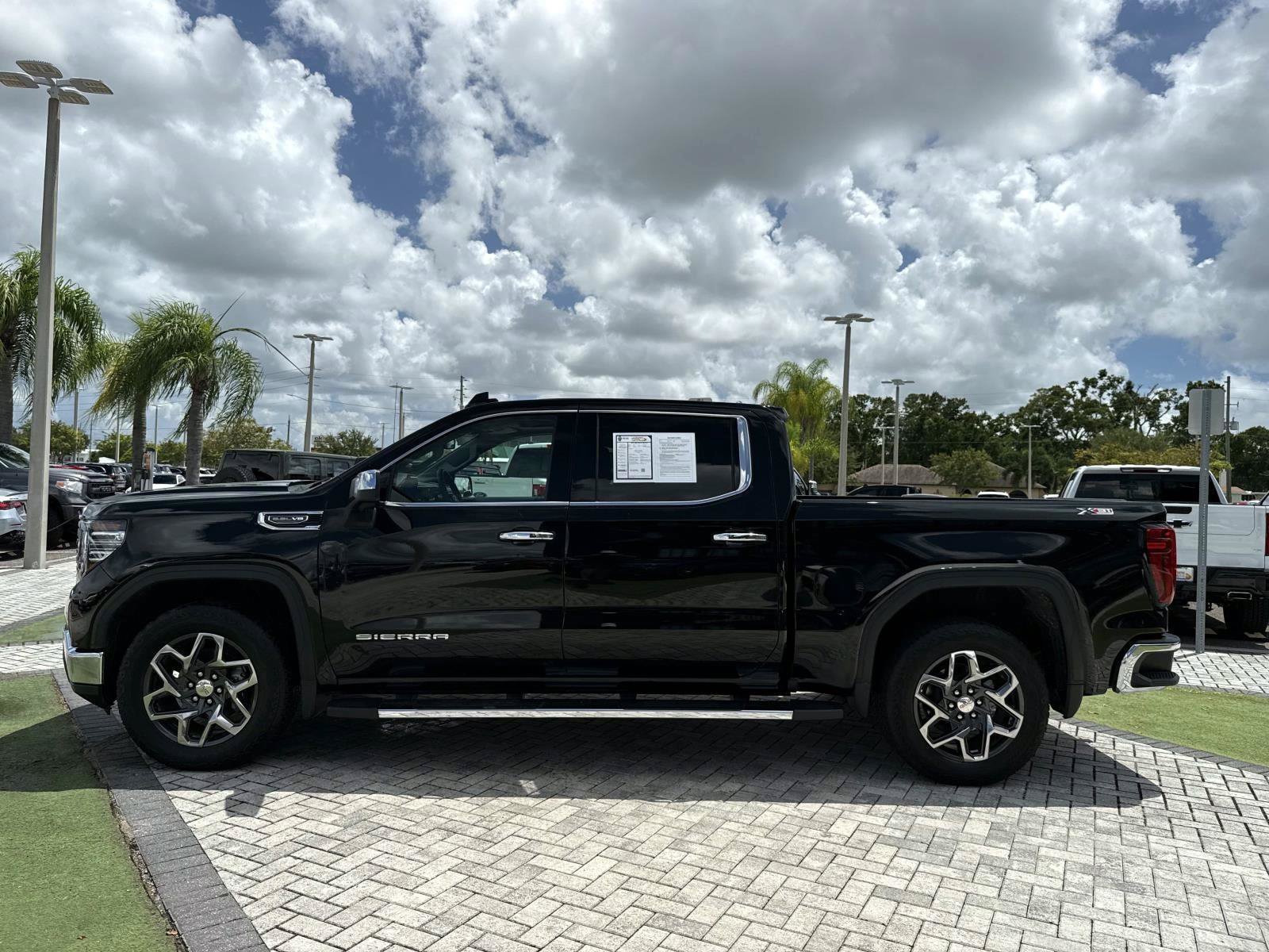 Used 2025 Onyx Black GMC SLT image 3