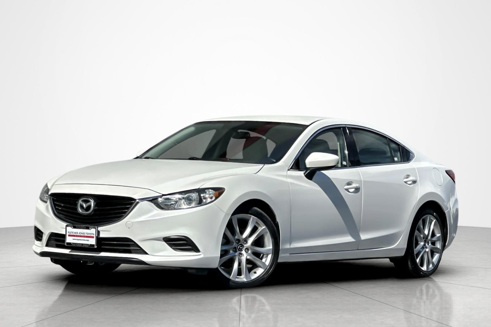 Used 2016 SNOWFLAKE WHITE PEAR Mazda i Touring image 1