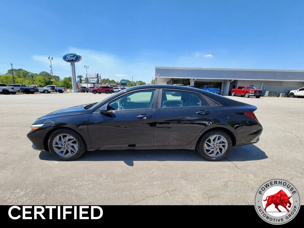 Used 2024 Black Hyundai SEL image 3