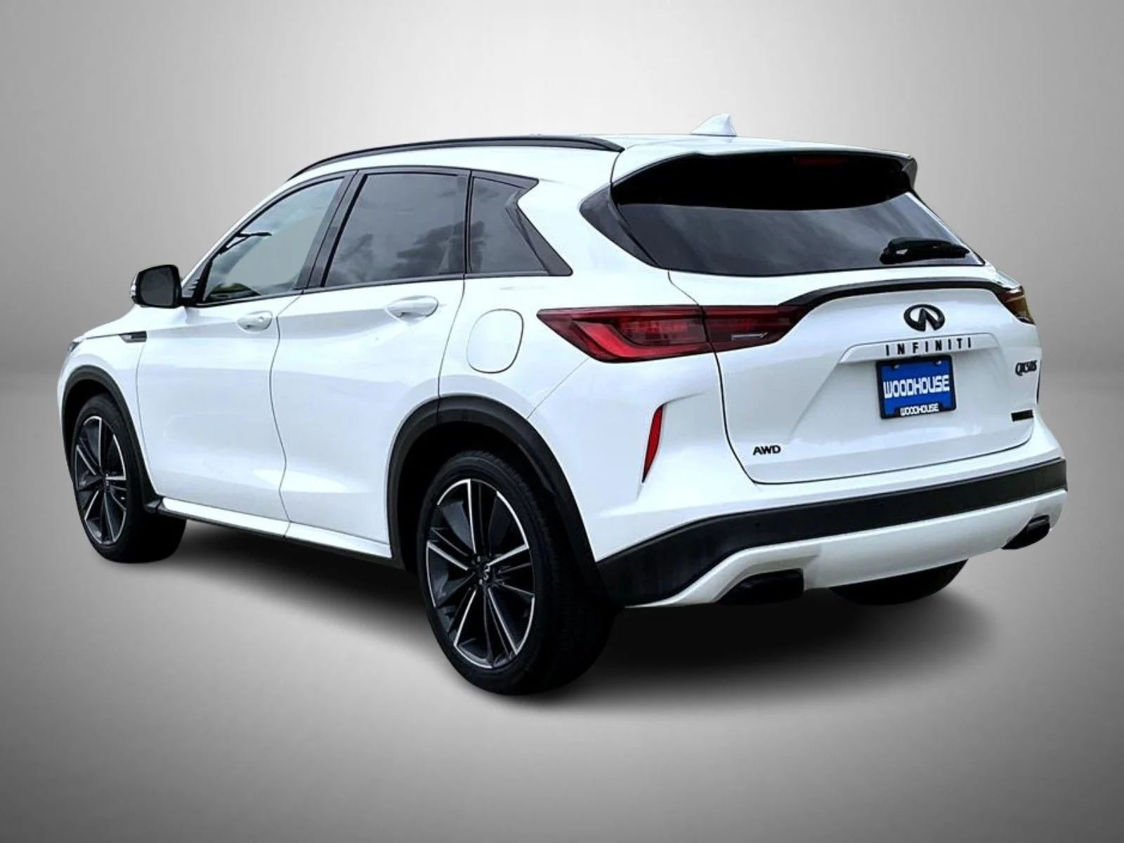 Used 2025 White INFINITI SPORT image 7