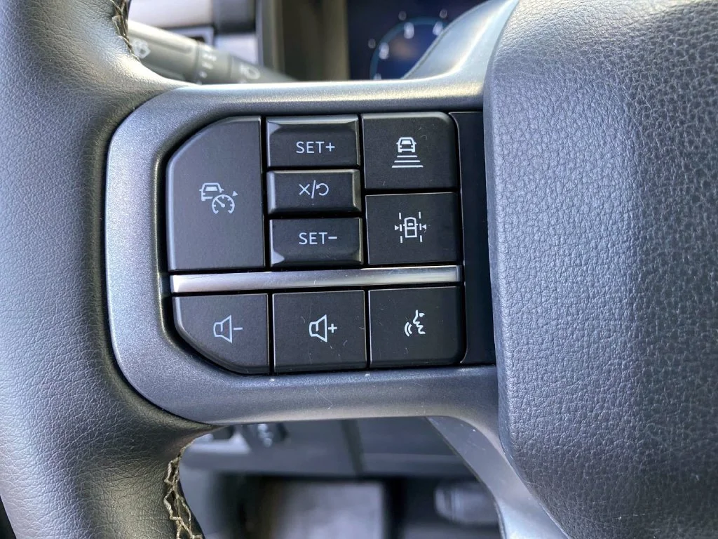 Used 2025 Black Metallic Ford Lariat image 23