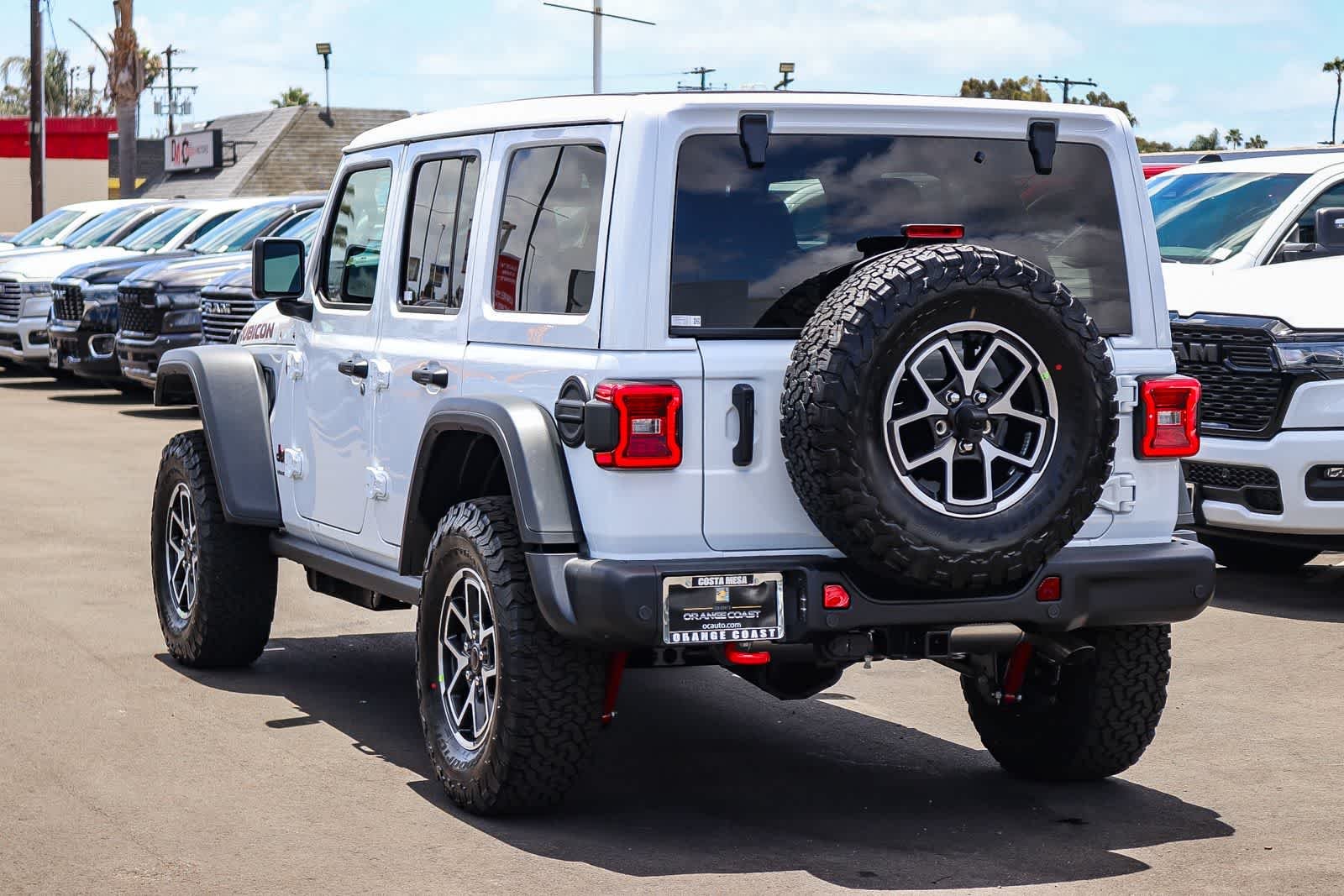 New 2026 Bright White Clear-Coat Exterior Paint Jeep Rubicon image 6