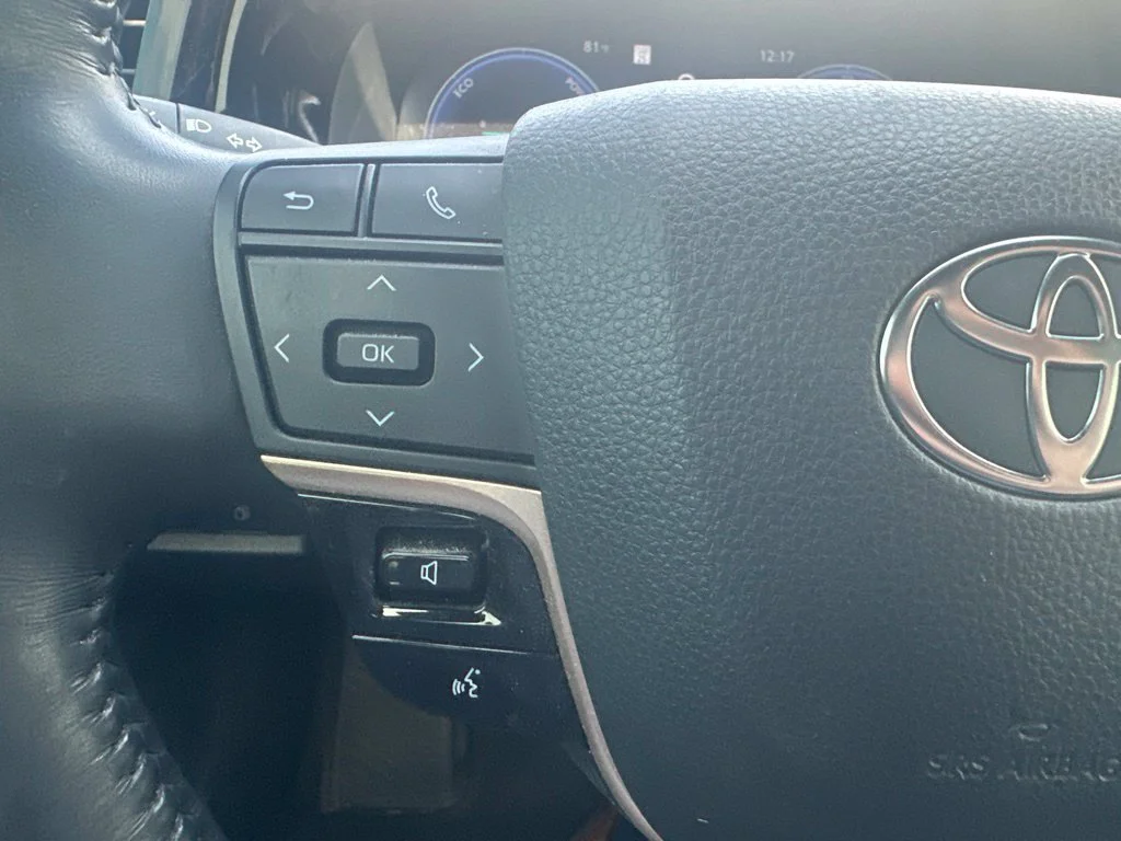 Used 2023  Toyota XLE image 12