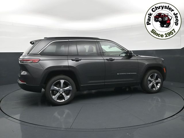 New 2026 Baltic Gray Metallic Clear-Coat Exterior Paint Jeep Limited image 6