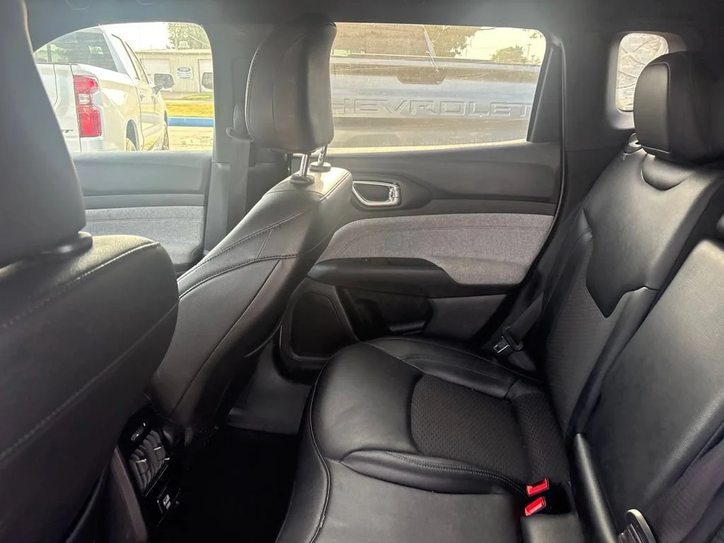 Used 2024 Silver Jeep Latitude image 16
