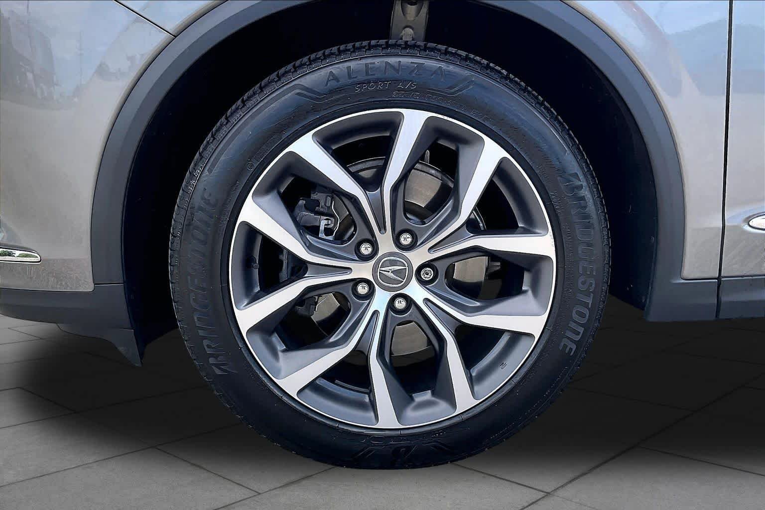 Used 2024 Liquid Carbon Metallic Acura w/Technology Package image 11