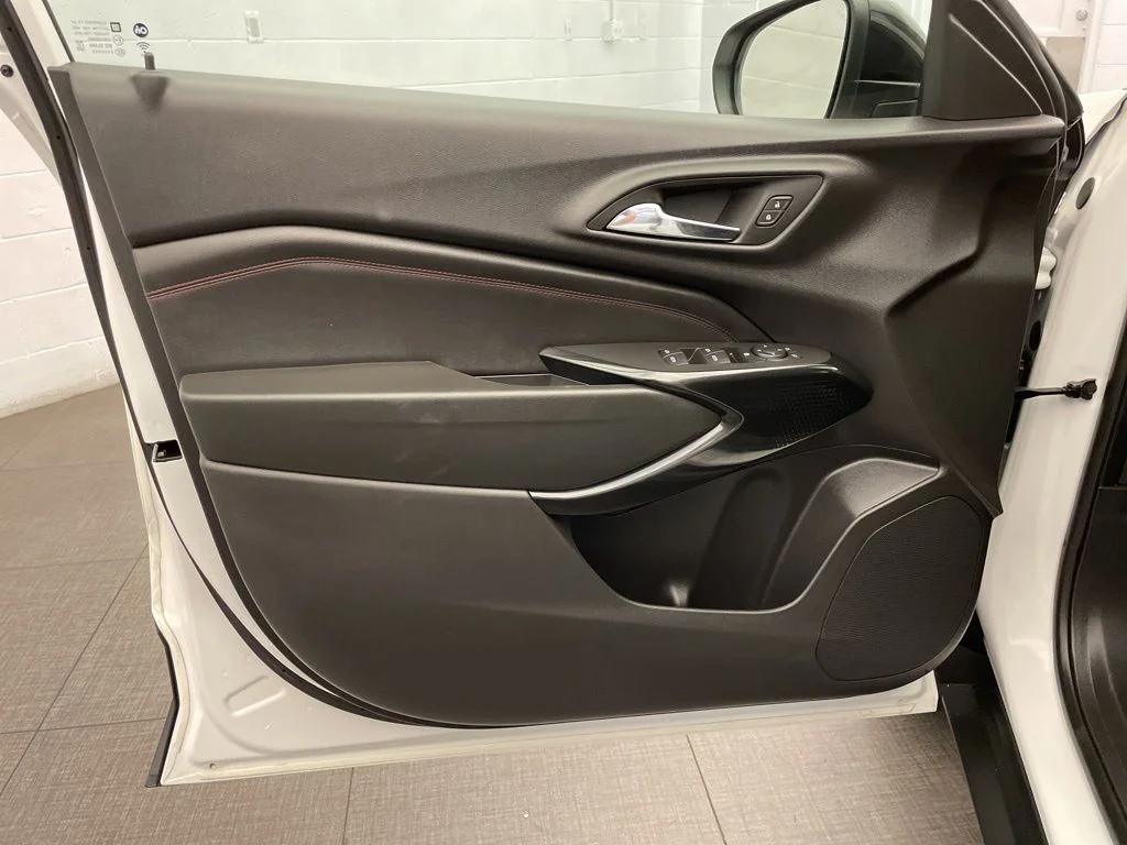 Used 2024 White Chevrolet 2RS image 21
