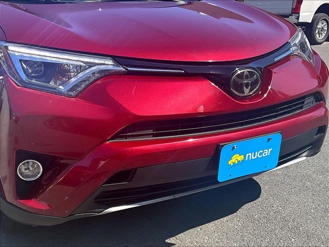Used 2018 Pearl Toyota Limited image 31
