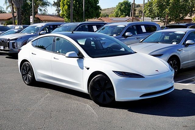 Used 2025  Tesla Long Range image 2