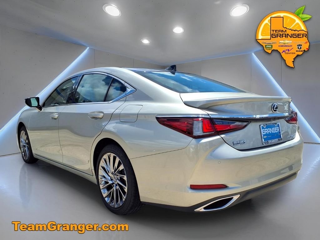 Used 2025 Beige Lexus 350 Ultra Luxury image 4