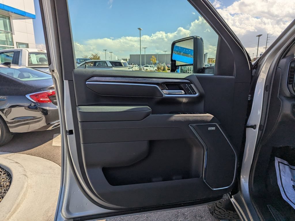 2026 Chevrolet Silverado 3500HD LTZ - Photo 8