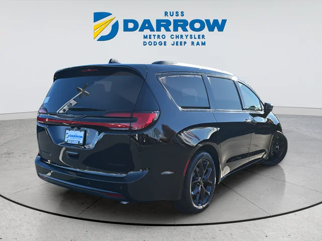 New 2026 Diamond Black Crystal Pearl-Coat Exterior Paint Chrysler Limited image 5