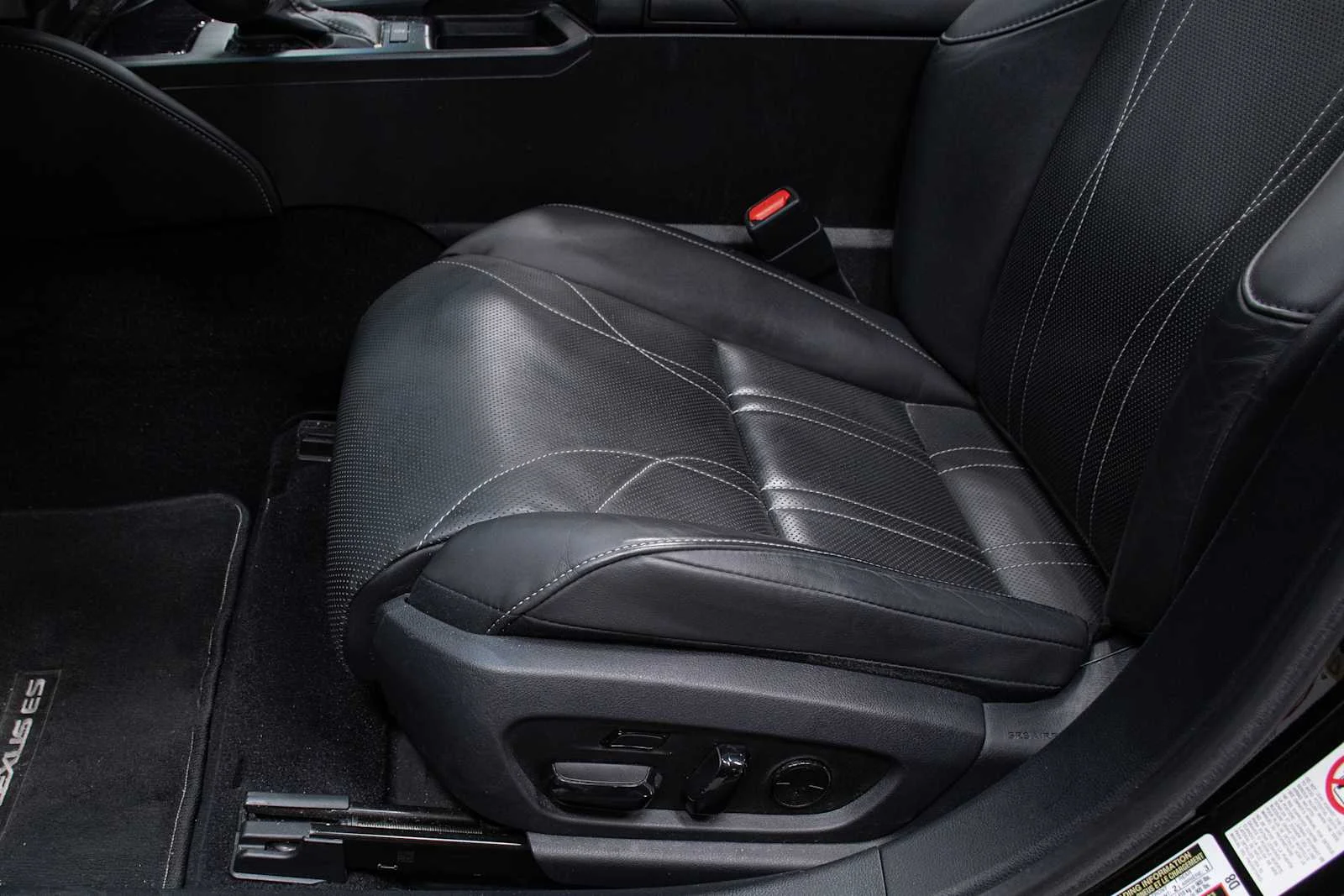 Used 2019 Obsidian Lexus Ultra Luxury image 13