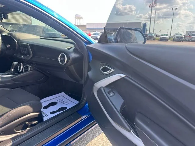 Used 2017 Hyper Blue Metallic Chevrolet SS image 11