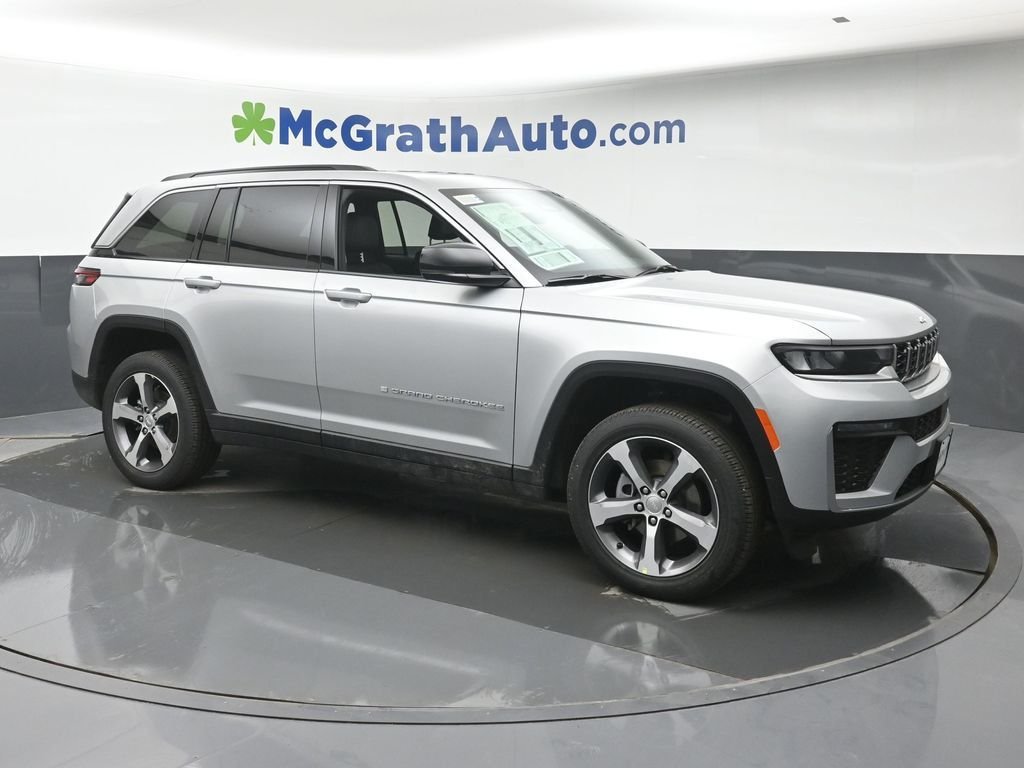 New 2026 Silver Zynith Exterior Paint Jeep Limited image 22