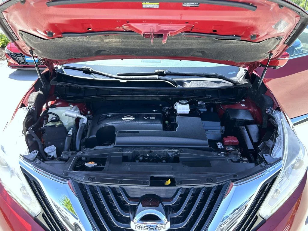 Used 2017 Red Nissan Platinum image 25