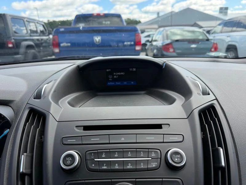 Used 2018 Silver Ford SE image 9