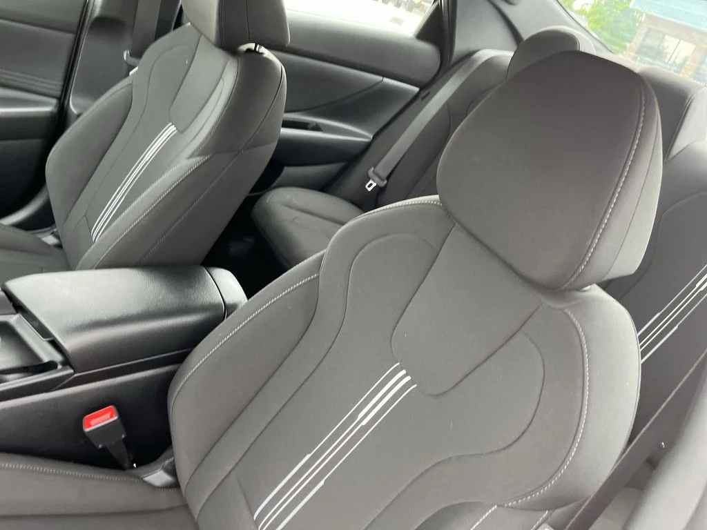 Used 2025 Silver Hyundai SEL Sport image 11