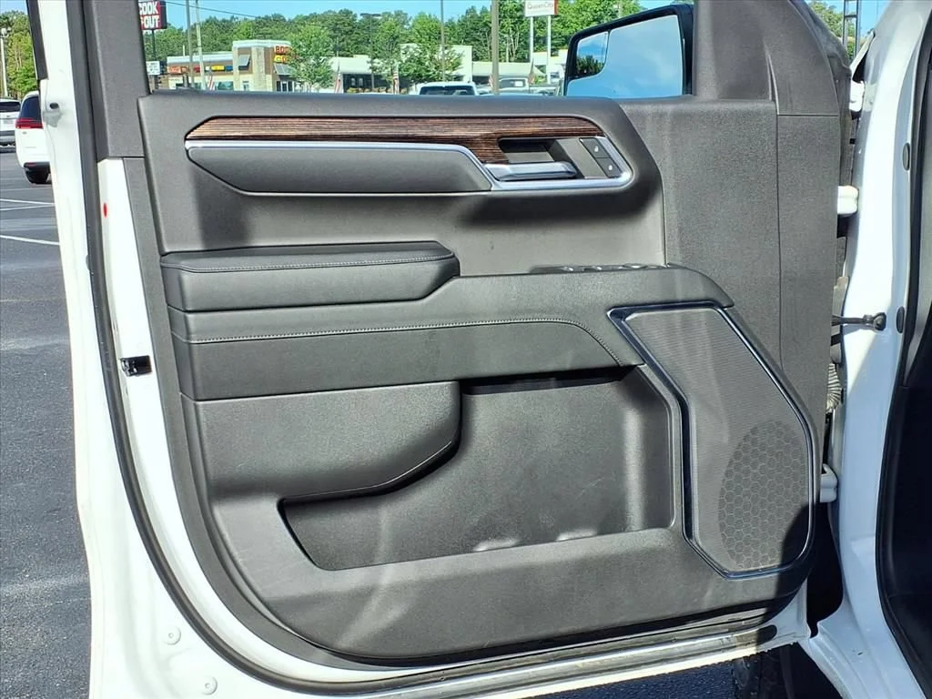 Used 2024 Summit White GMC Elevation image 4
