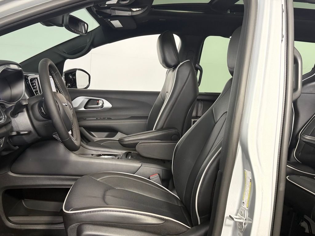 Used 2026 Silver Chrysler Limited image 18