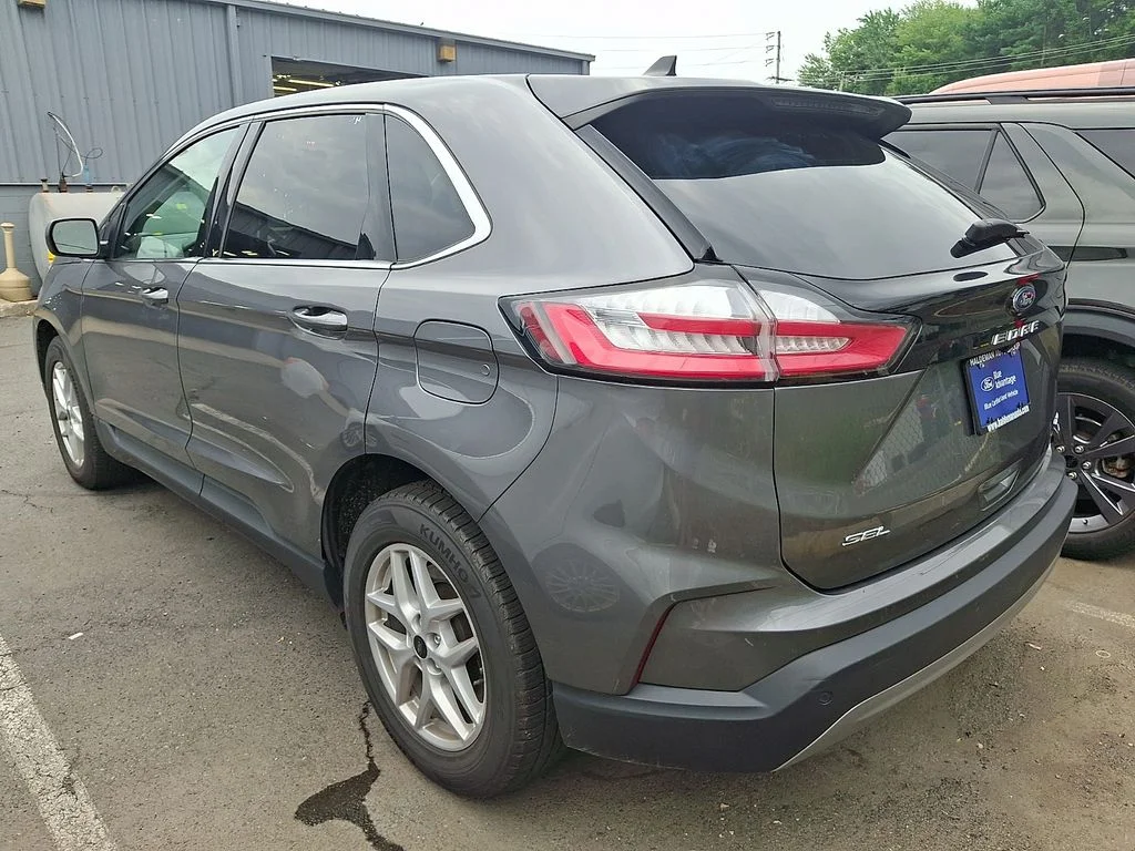 Used 2024 Gray Ford SEL image 6